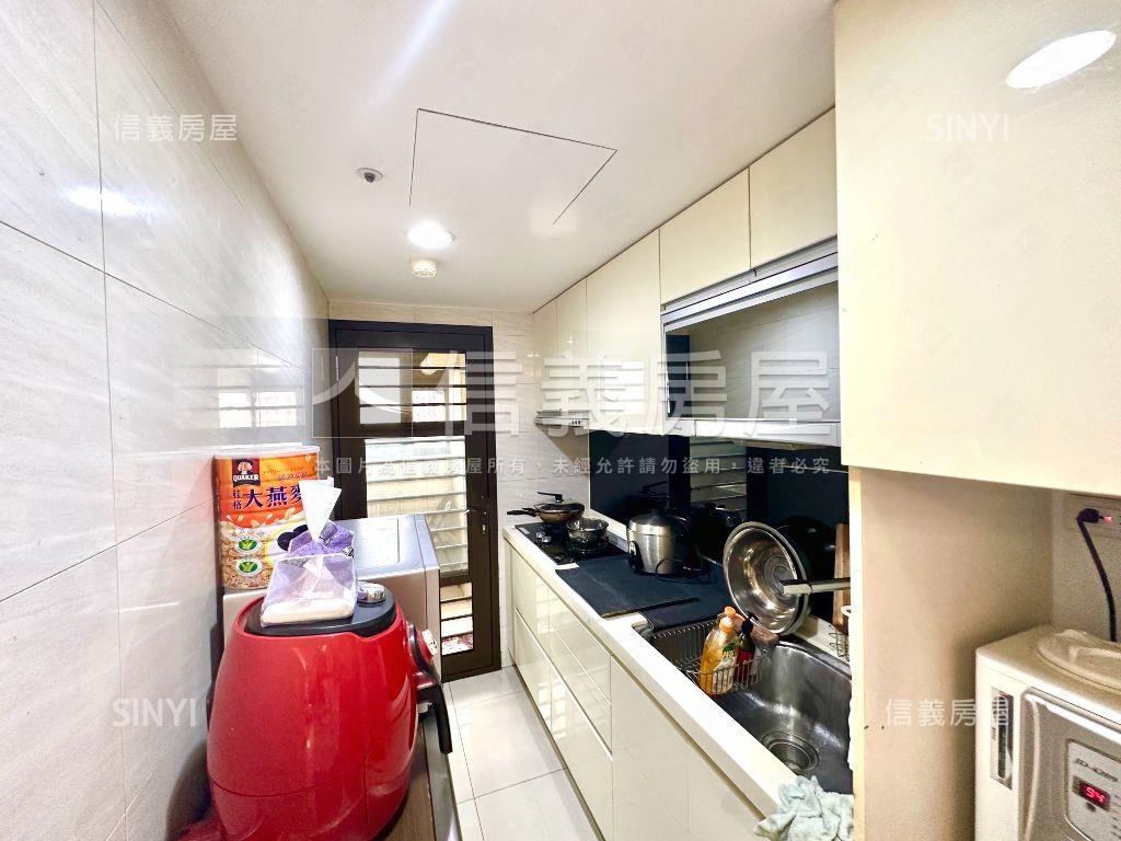 悠活郡★高樓層三房平車房屋室內格局與周邊環境