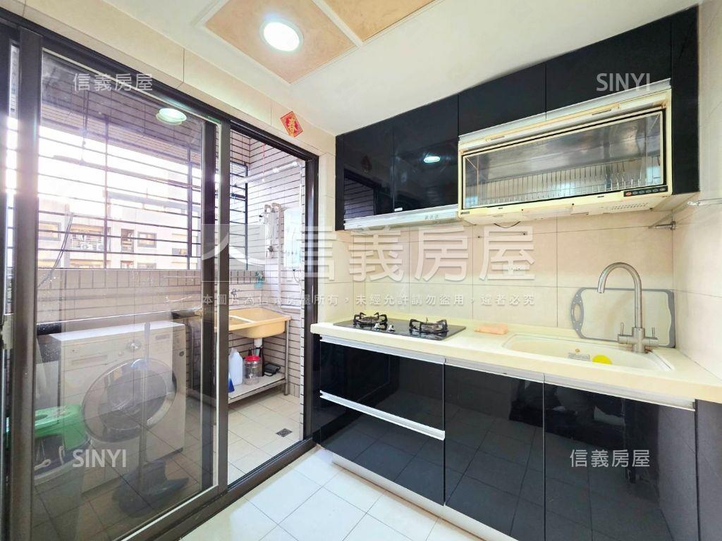 ＵＰＴＯＷＮ次頂樓大兩房房屋室內格局與周邊環境