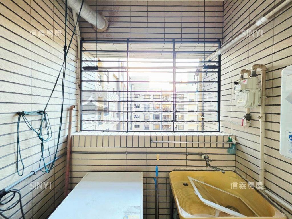 ＵＰＴＯＷＮ次頂樓大兩房房屋室內格局與周邊環境