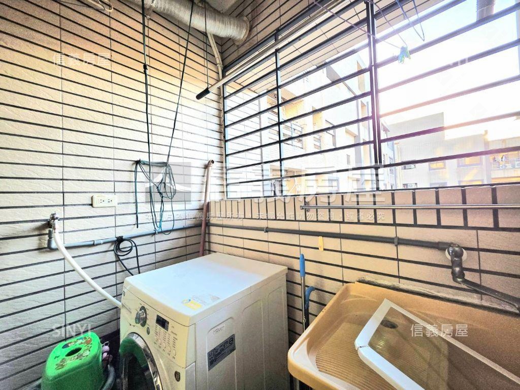 ＵＰＴＯＷＮ次頂樓大兩房房屋室內格局與周邊環境