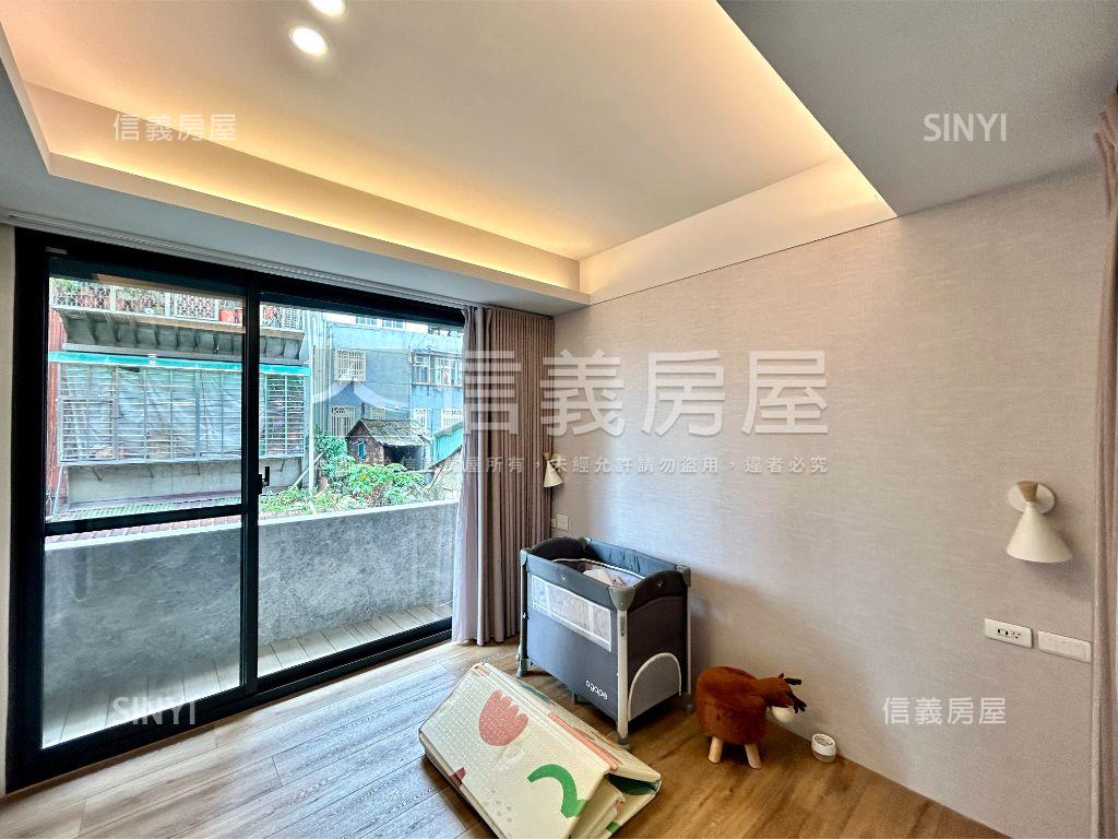 近圓山捷運．邊間公寓二樓房屋室內格局與周邊環境