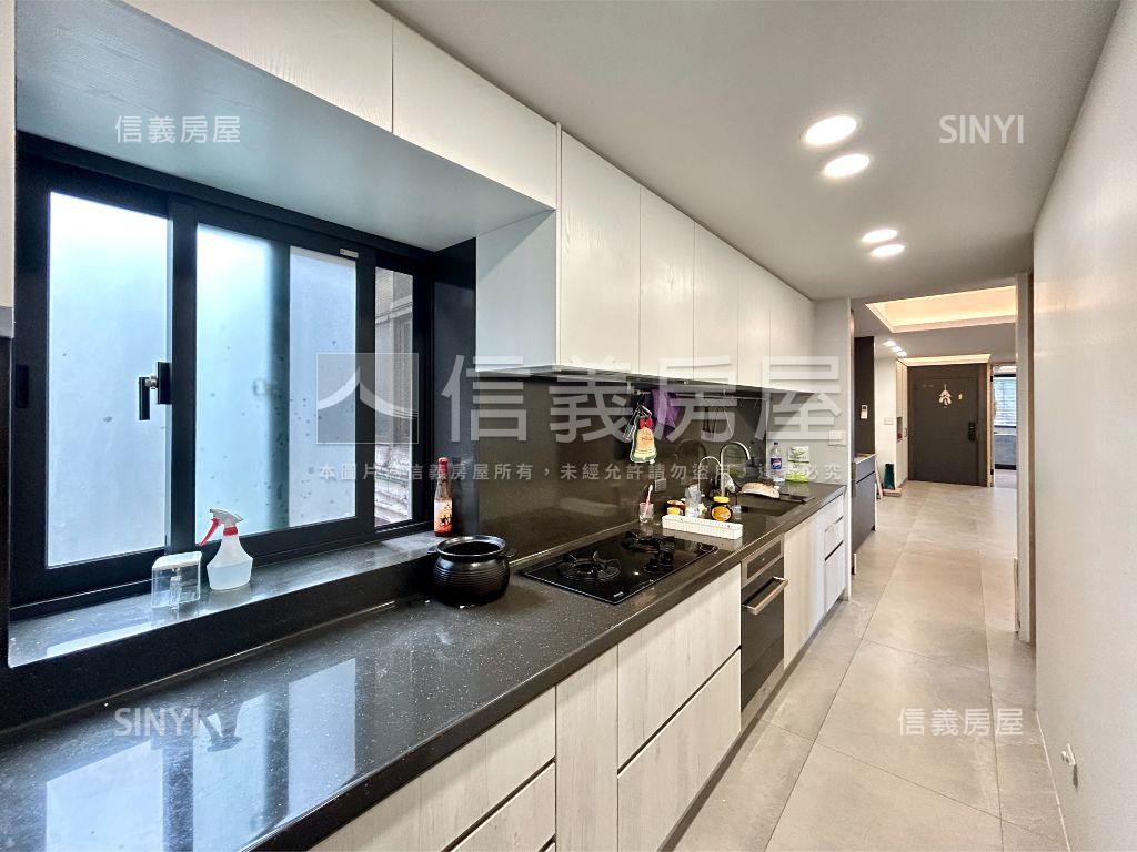 近圓山捷運．邊間公寓二樓房屋室內格局與周邊環境