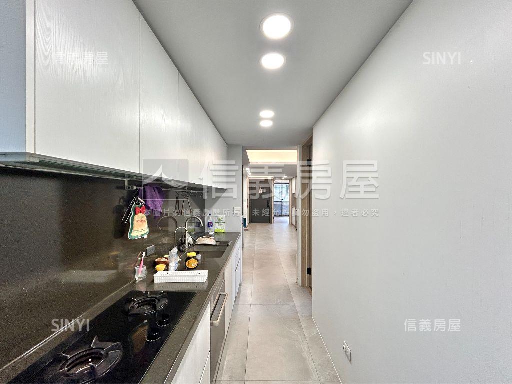 近圓山捷運．邊間公寓二樓房屋室內格局與周邊環境