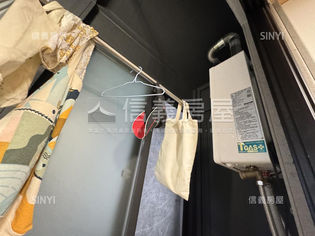 近圓山捷運．邊間公寓二樓房屋室內格局與周邊環境