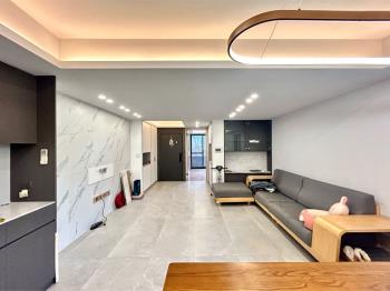 近圓山捷運．邊間公寓二樓