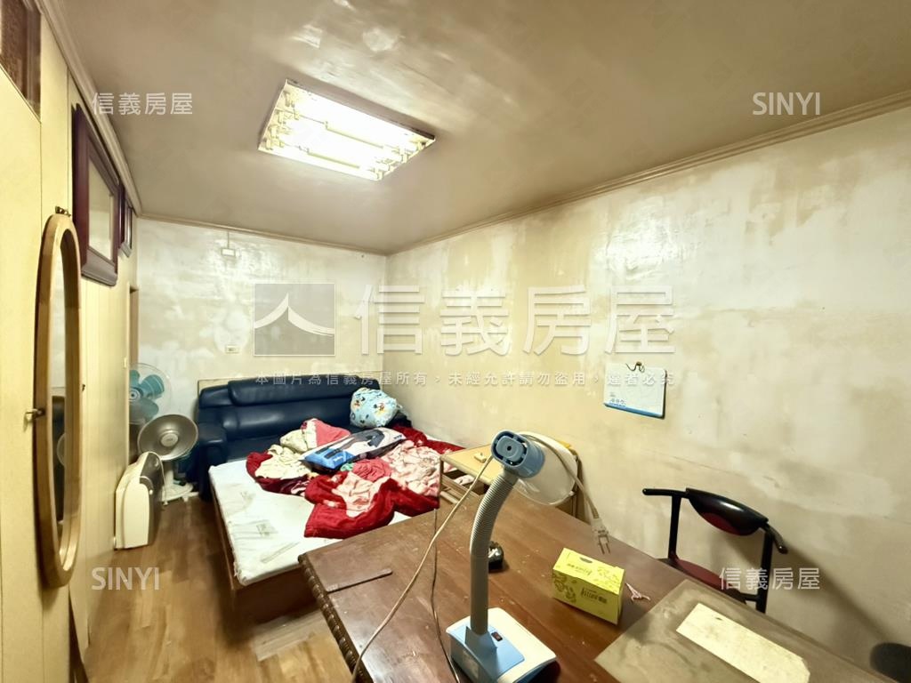 稀有靜巷邊間一樓房屋室內格局與周邊環境