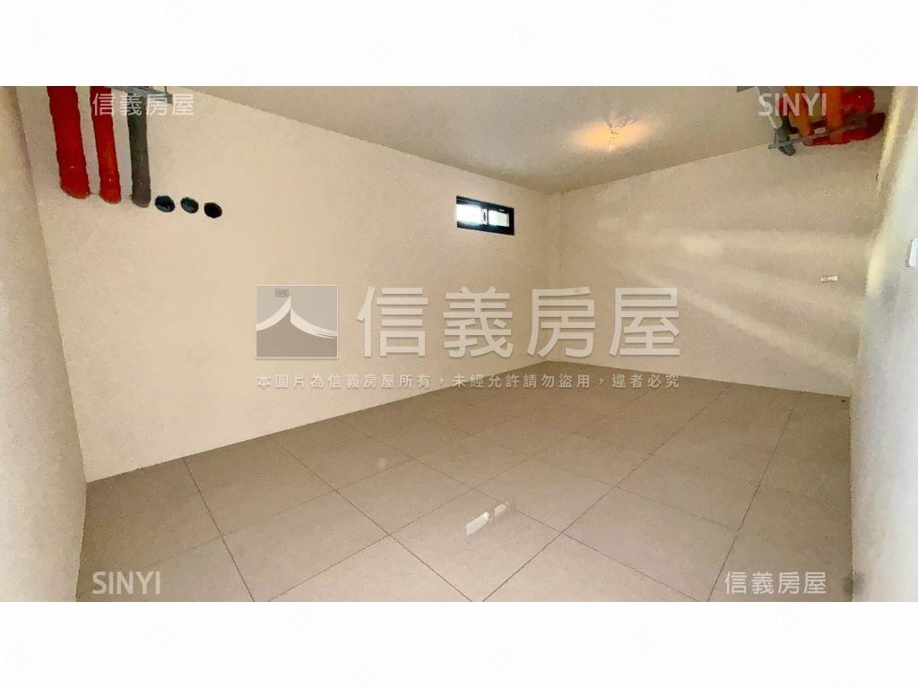 可升降！全新邊間臨路別墅房屋室內格局與周邊環境
