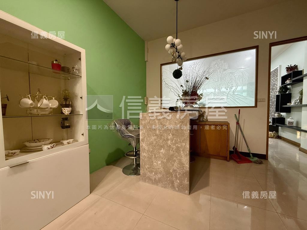 面公園吃市輕屋齡美透房屋室內格局與周邊環境