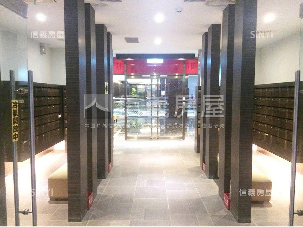 新！ＥＡＴ國際館後棟邊間房屋室內格局與周邊環境