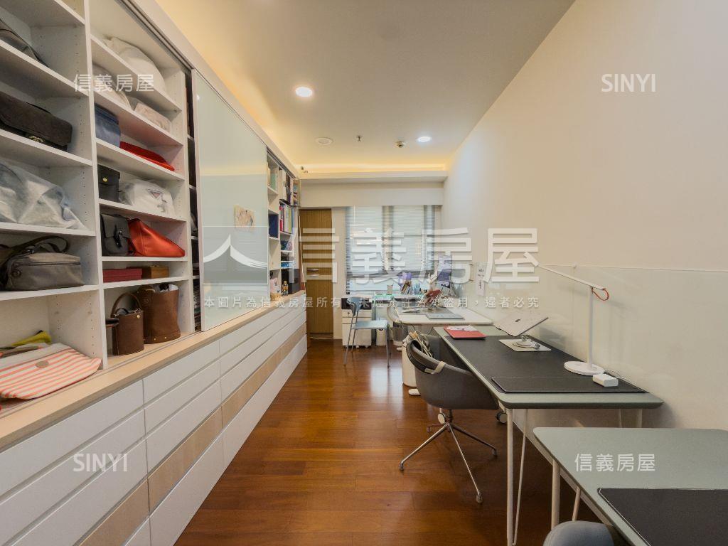 農十六堅山高樓校園首排房屋室內格局與周邊環境