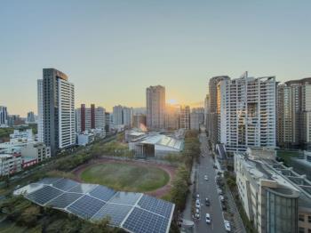 農十六堅山高樓校園首排