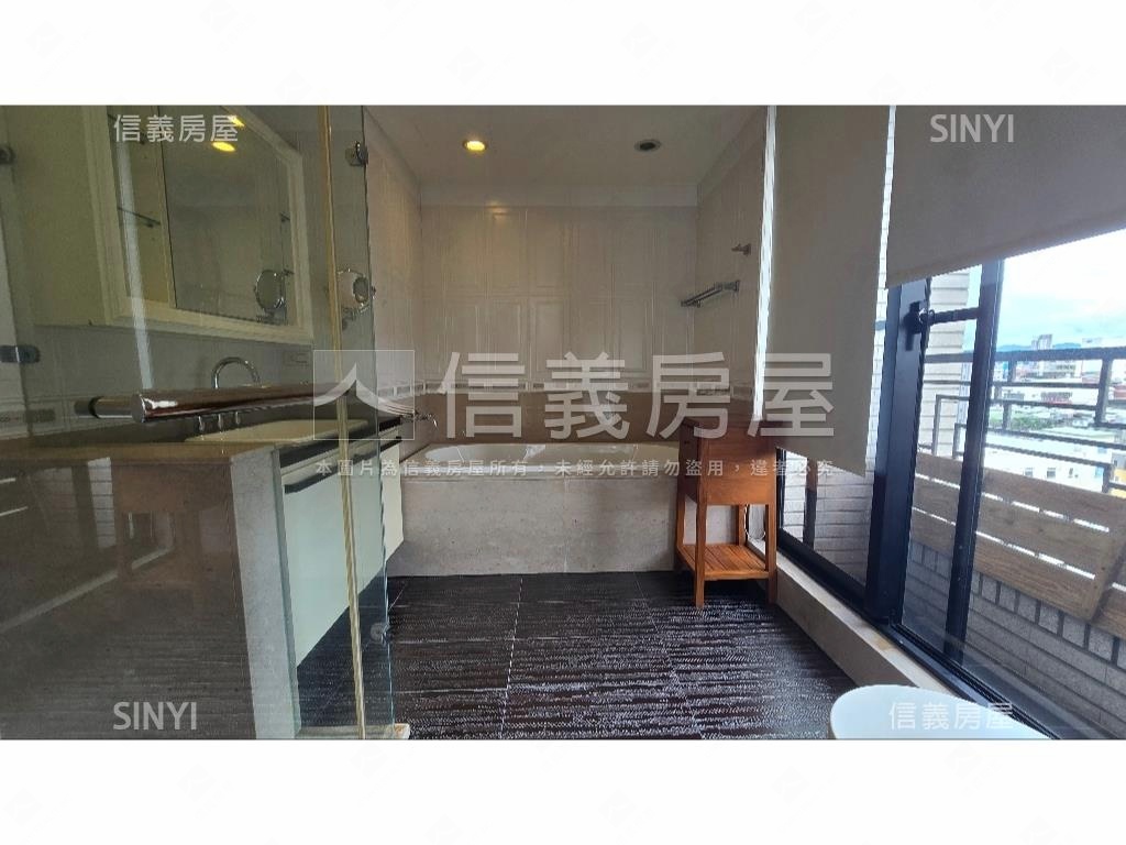 葛里法２Ｗ裝潢五房三車位房屋室內格局與周邊環境