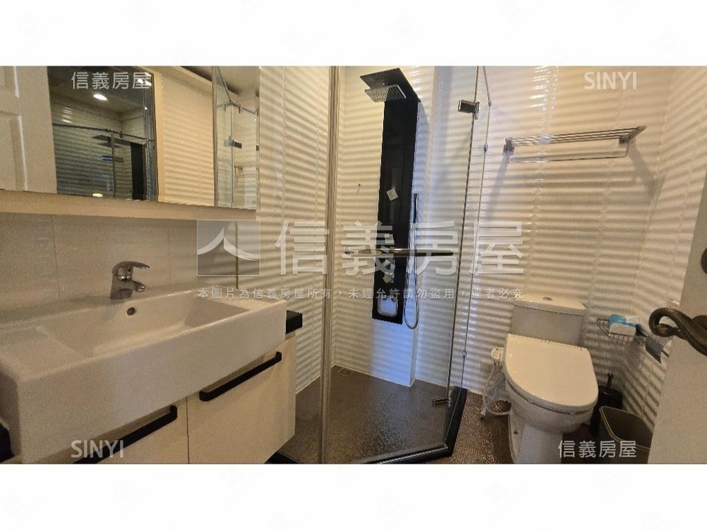 葛里法２Ｗ裝潢五房三車位房屋室內格局與周邊環境