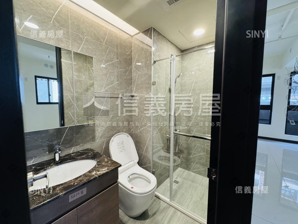 近高鐵Ｗ站前大露臺商辦房屋室內格局與周邊環境