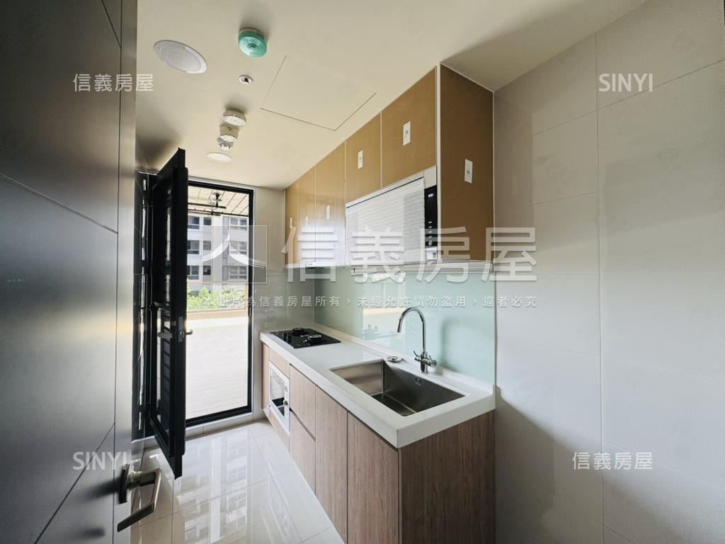 近高鐵Ｗ站前大露臺商辦房屋室內格局與周邊環境