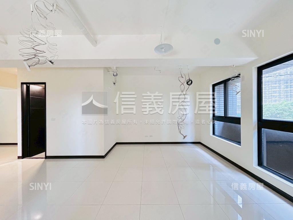 近高鐵Ｗ站前大露臺商辦房屋室內格局與周邊環境