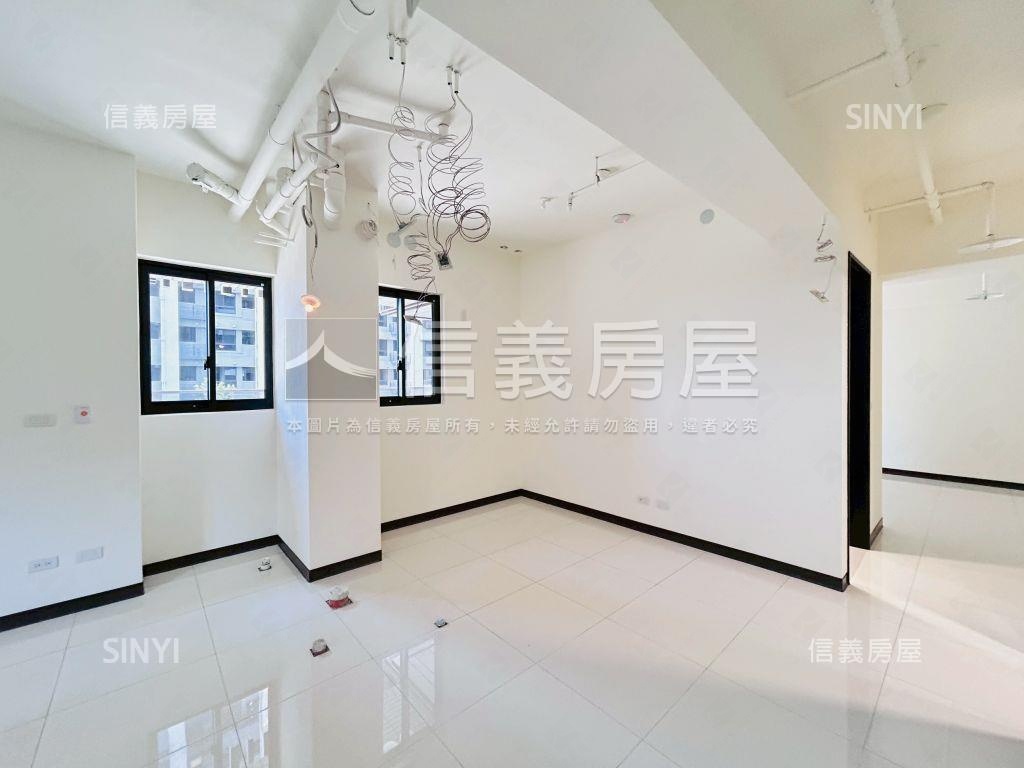 近高鐵Ｗ站前大露臺商辦房屋室內格局與周邊環境