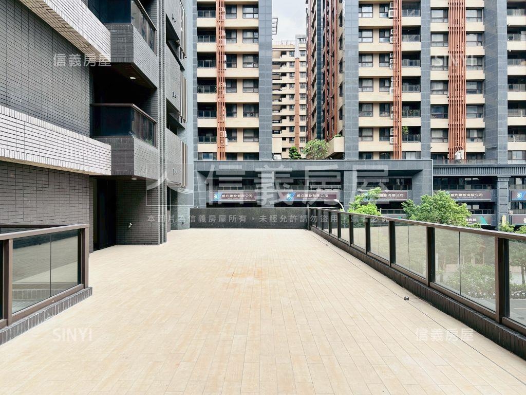 近高鐵Ｗ站前大露臺商辦房屋室內格局與周邊環境
