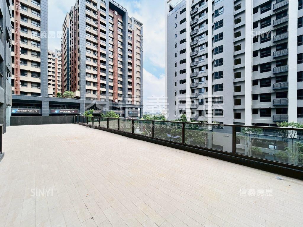 近高鐵Ｗ站前大露臺商辦房屋室內格局與周邊環境