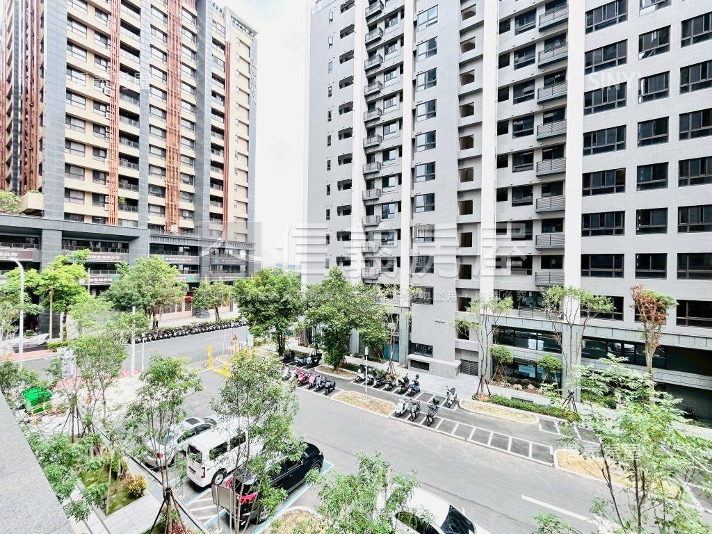 近高鐵Ｗ站前大露臺商辦房屋室內格局與周邊環境
