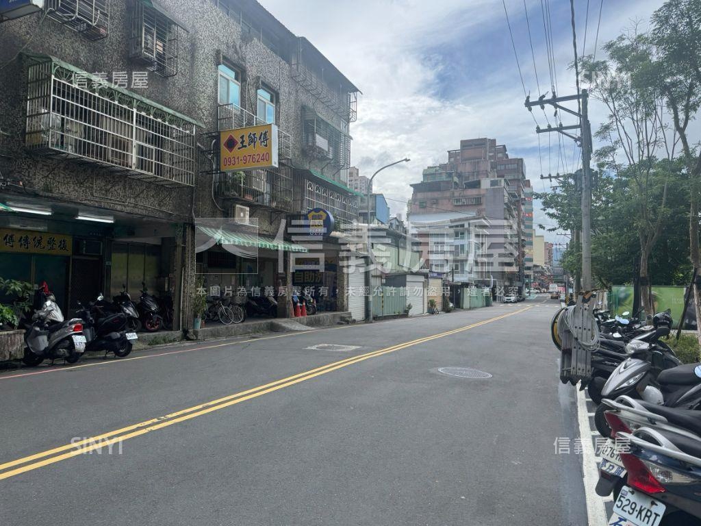 新興路大空間電梯四房車位房屋室內格局與周邊環境