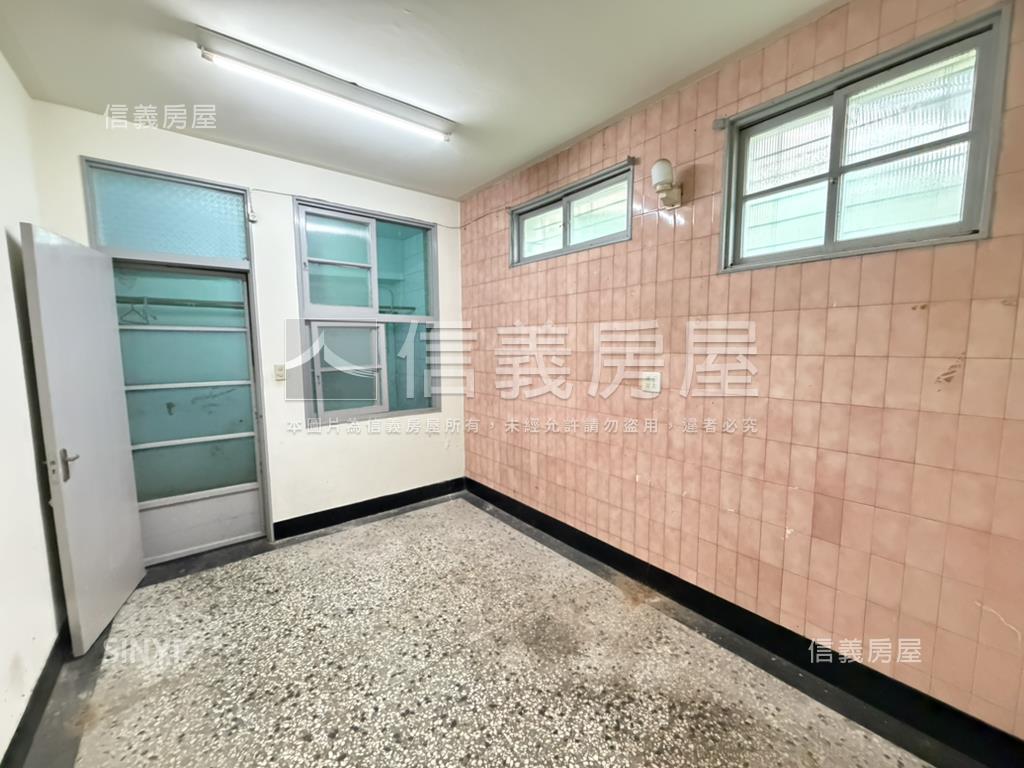 近火車站前鋒路透天房屋室內格局與周邊環境