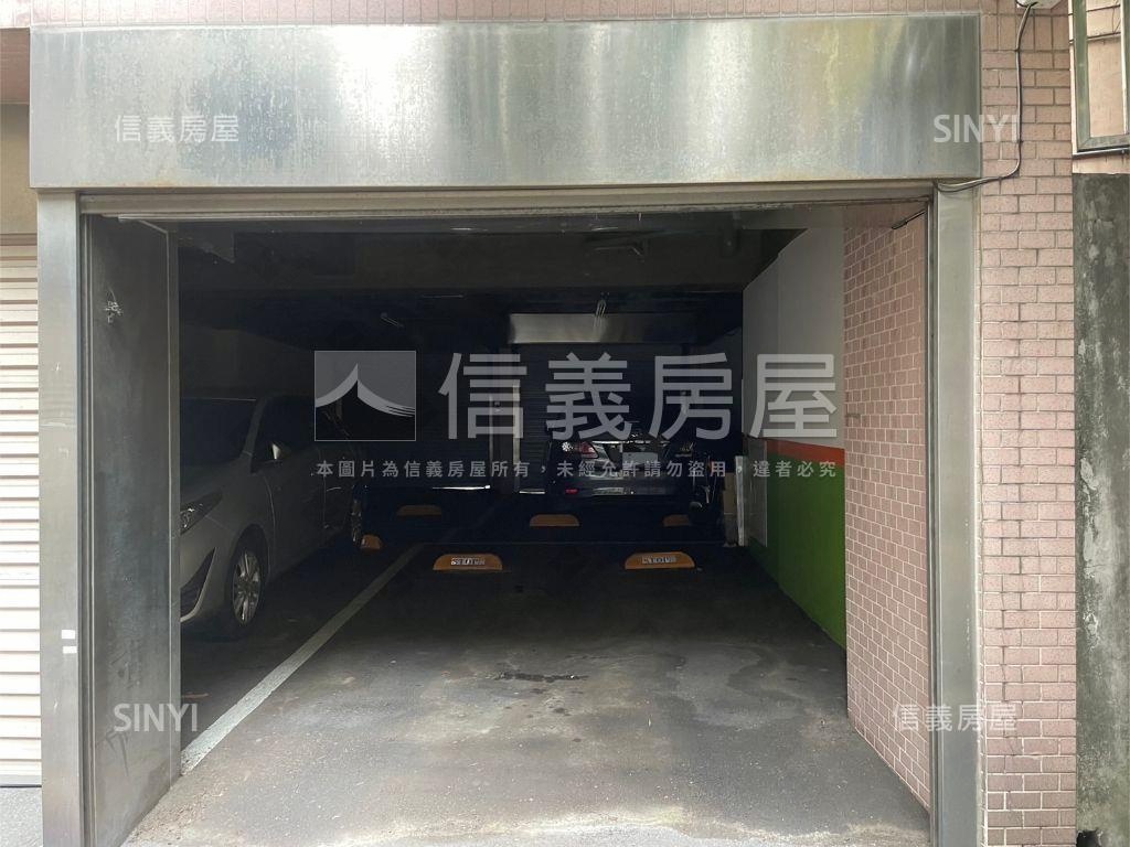稀有平面車庫車位房屋室內格局與周邊環境