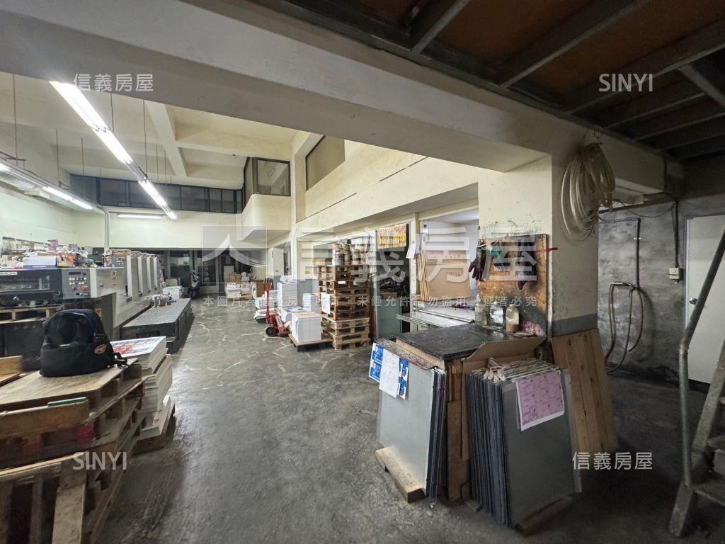 稀有釋出建一路店面房屋室內格局與周邊環境