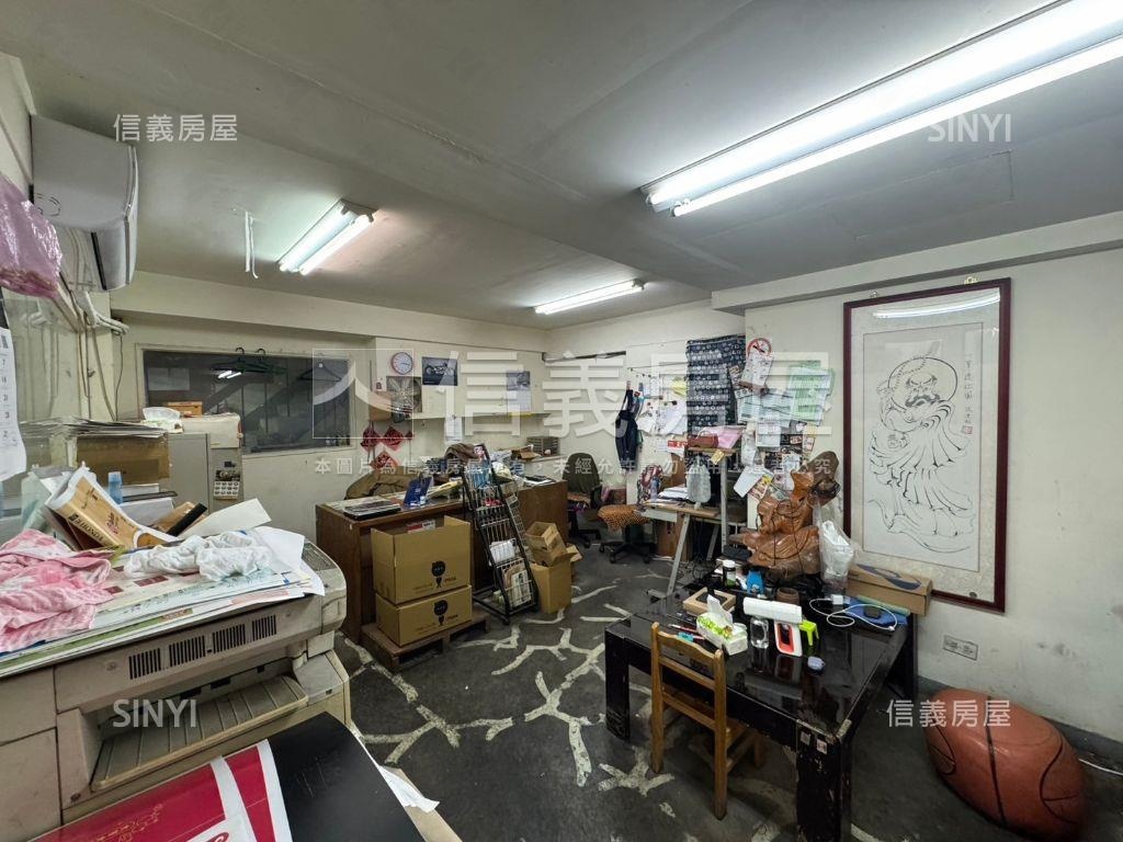 稀有釋出建一路店面房屋室內格局與周邊環境