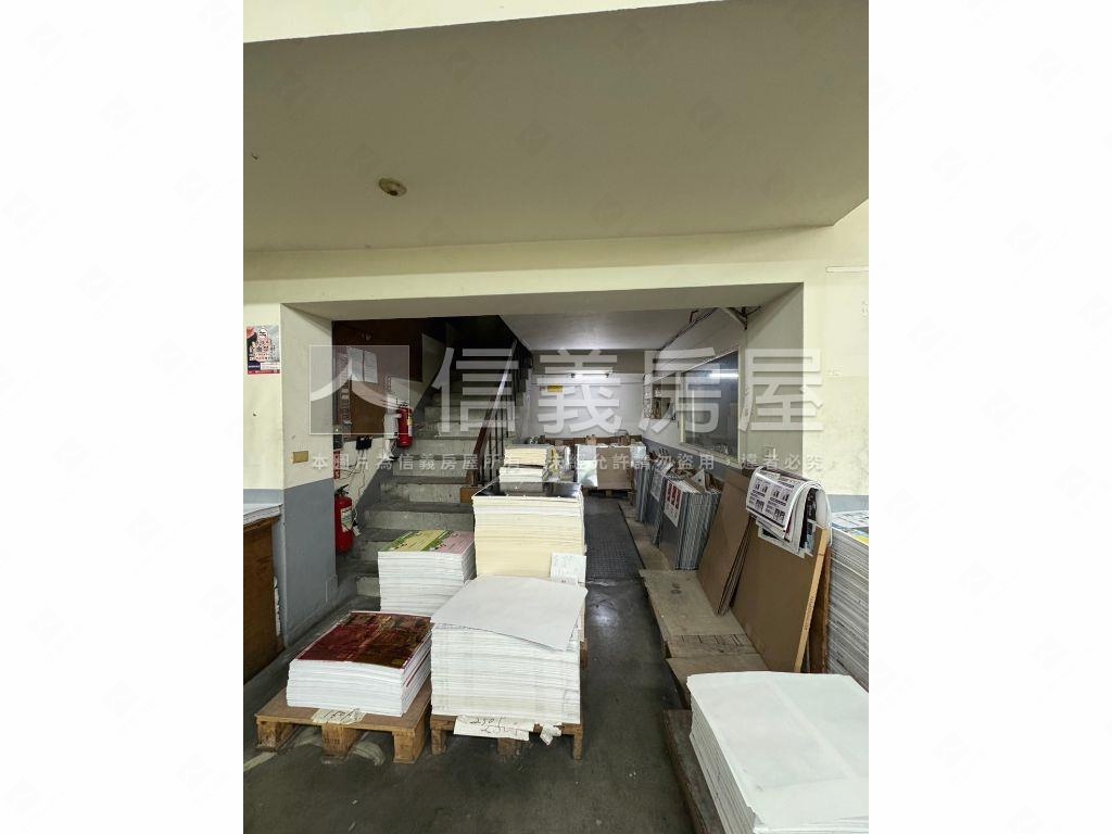 稀有釋出建一路店面房屋室內格局與周邊環境