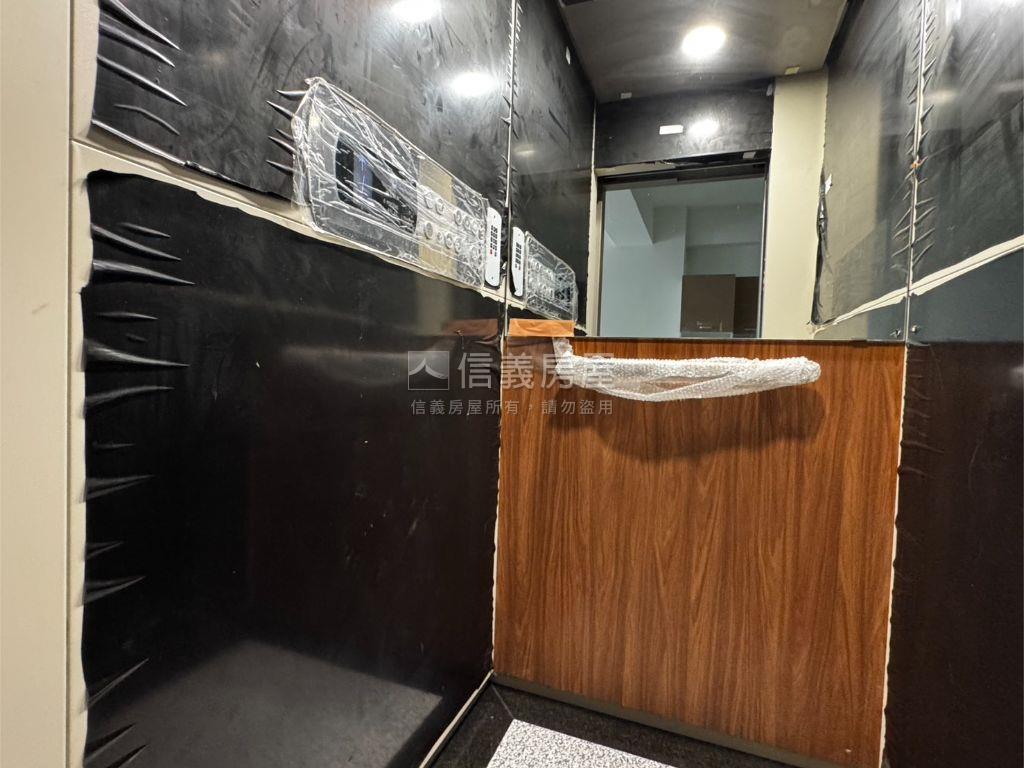 近北區全新大面寬雙車墅房屋室內格局與周邊環境