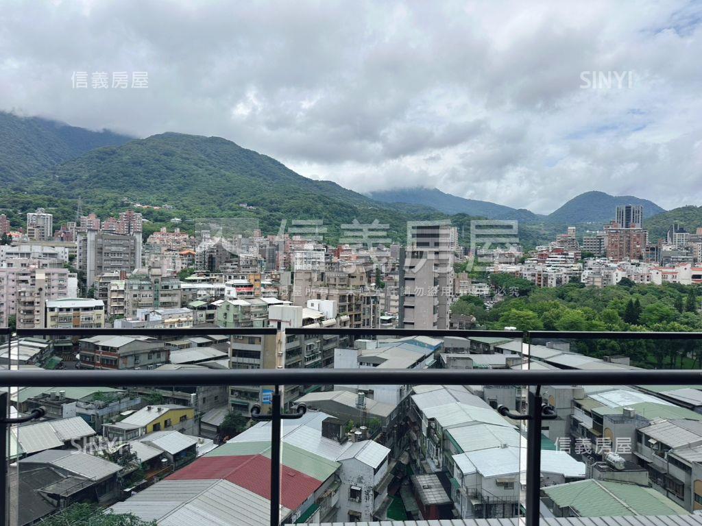 公園大院超大露臺景觀宅房屋室內格局與周邊環境