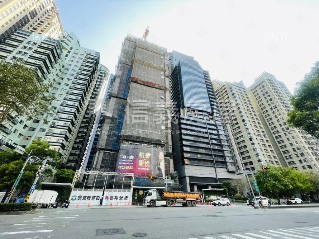 鉑金愛悅Ａ０１三面採光戶房屋室內格局與周邊環境