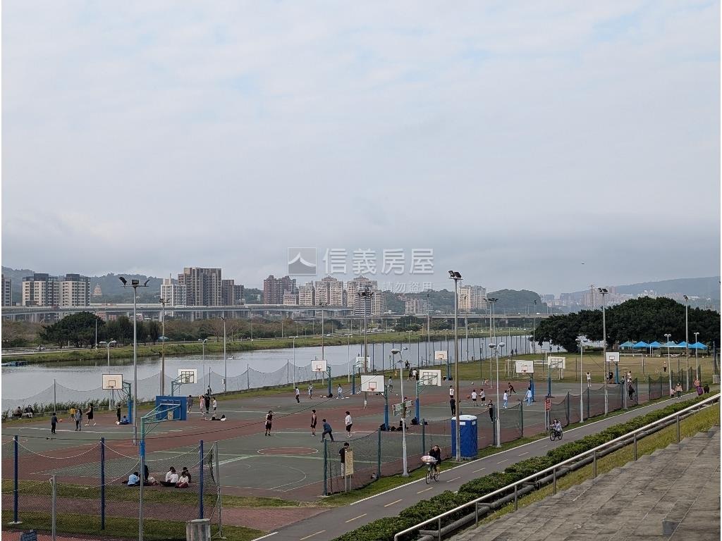 長安面寬便利一樓房屋室內格局與周邊環境