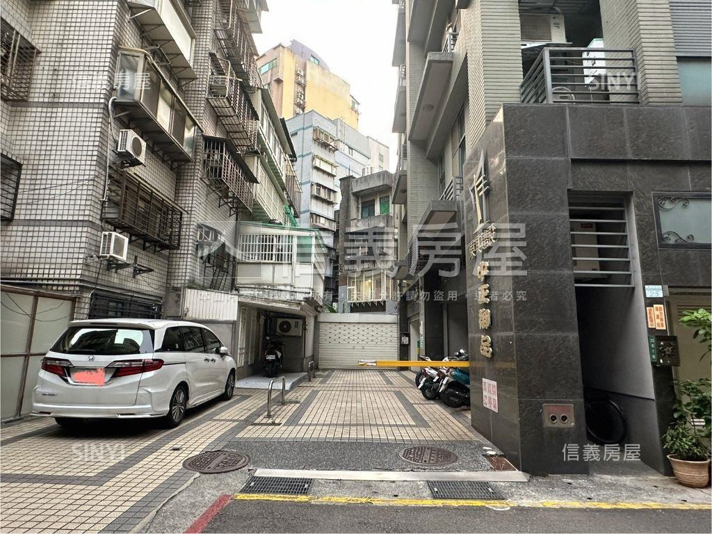鄰近中正紀念堂稀有車位房屋室內格局與周邊環境
