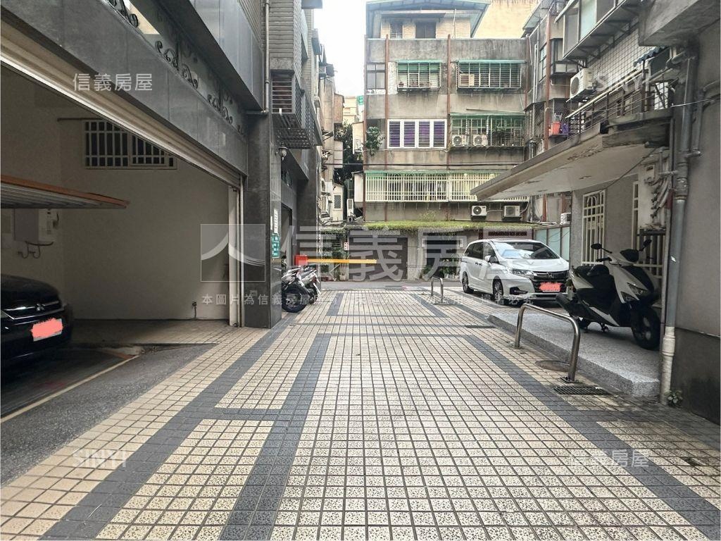 鄰近中正紀念堂稀有車位房屋室內格局與周邊環境