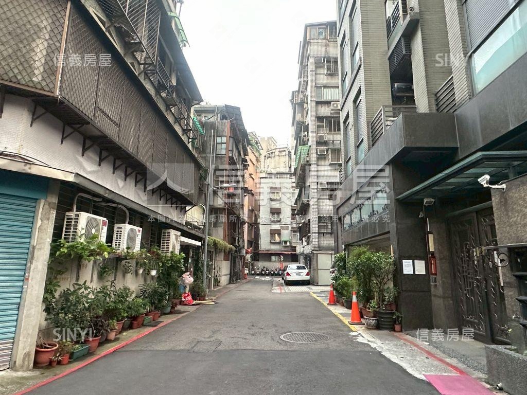 鄰近中正紀念堂稀有車位房屋室內格局與周邊環境