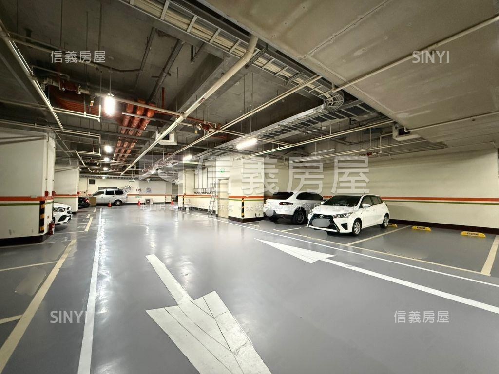 世紀之頂大三房雙平車位房屋室內格局與周邊環境