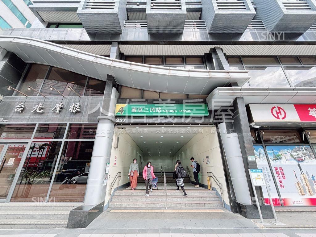 捷運靜巷電梯朝南方正３房房屋室內格局與周邊環境