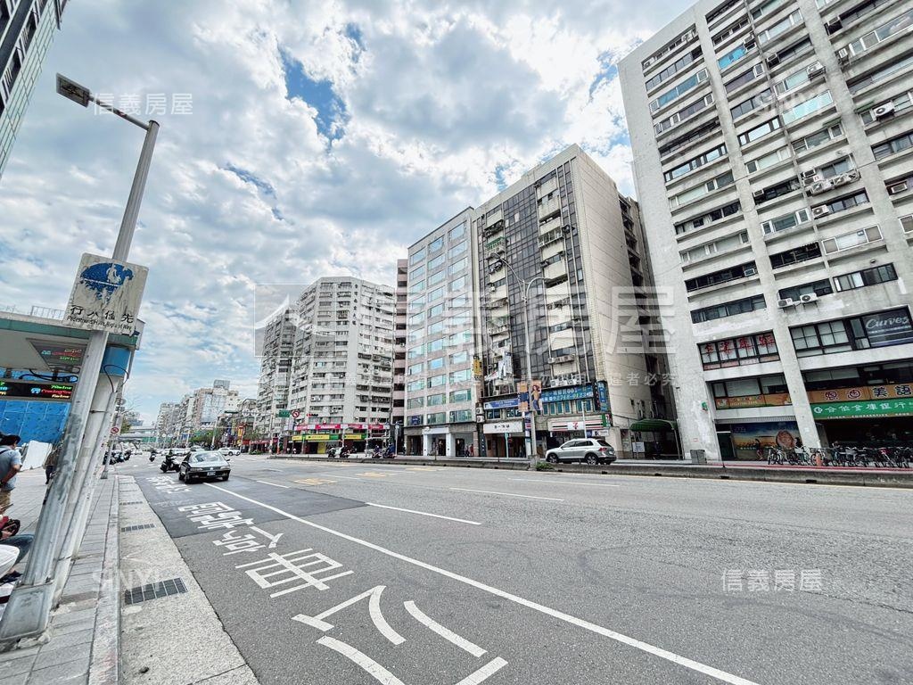 捷運靜巷電梯朝南方正３房房屋室內格局與周邊環境