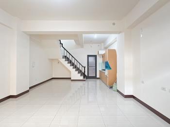 皇家美墅正路雙車全新透天