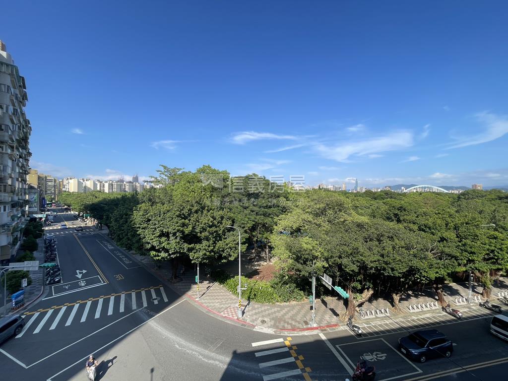 南一正面公園二房房屋室內格局與周邊環境