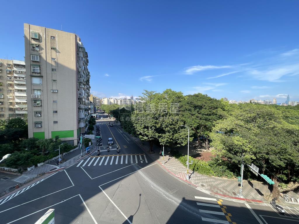 南一正面公園二房房屋室內格局與周邊環境