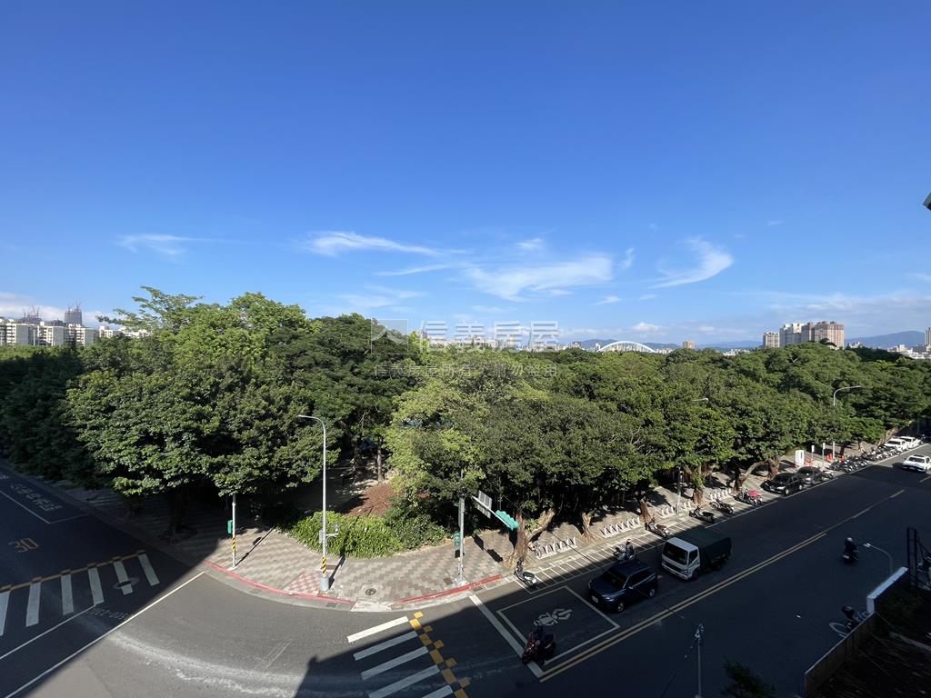 南一正面公園二房房屋室內格局與周邊環境