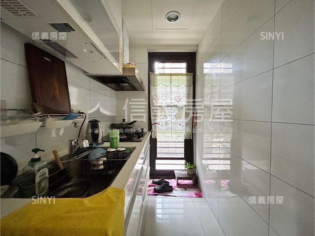 新潤峰耘住家房屋室內格局與周邊環境