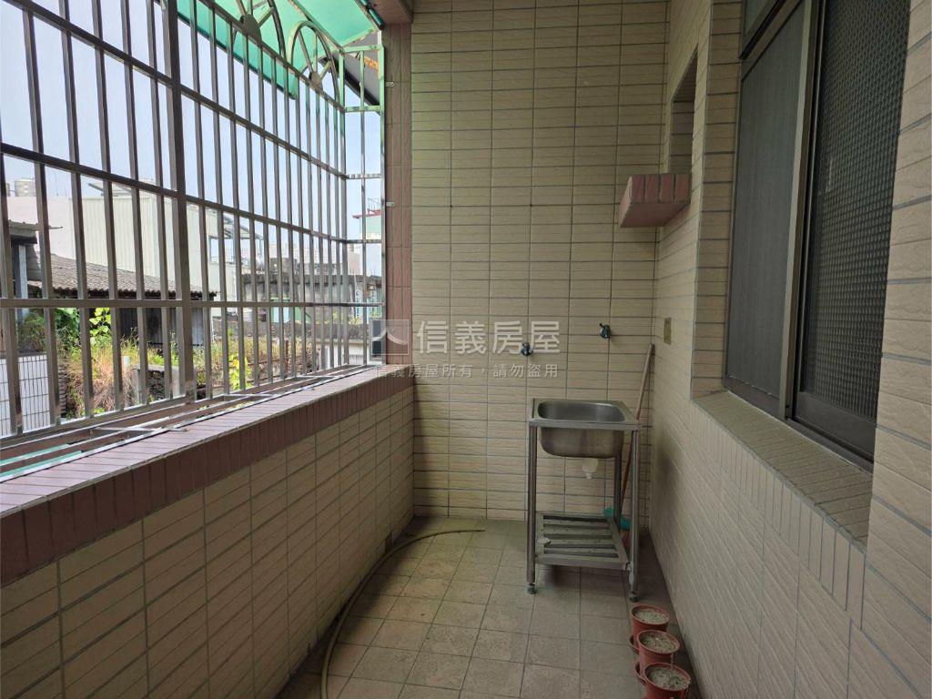 近台積電有捷運翻新美透天房屋室內格局與周邊環境