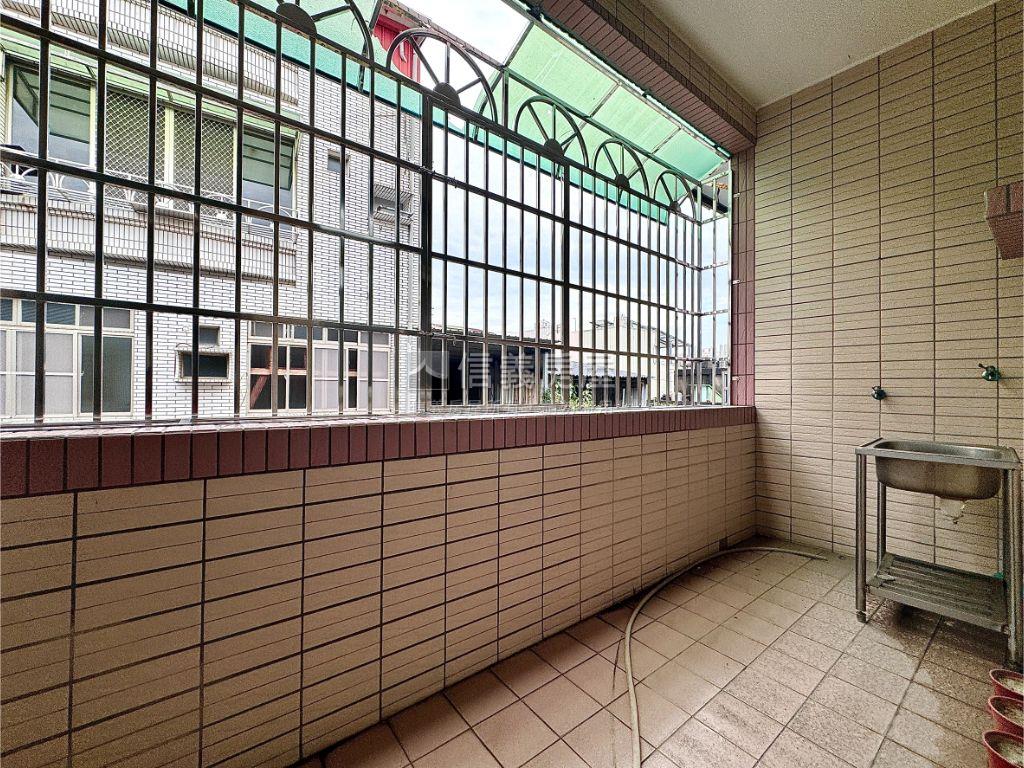 近台積電有捷運翻新美透天房屋室內格局與周邊環境