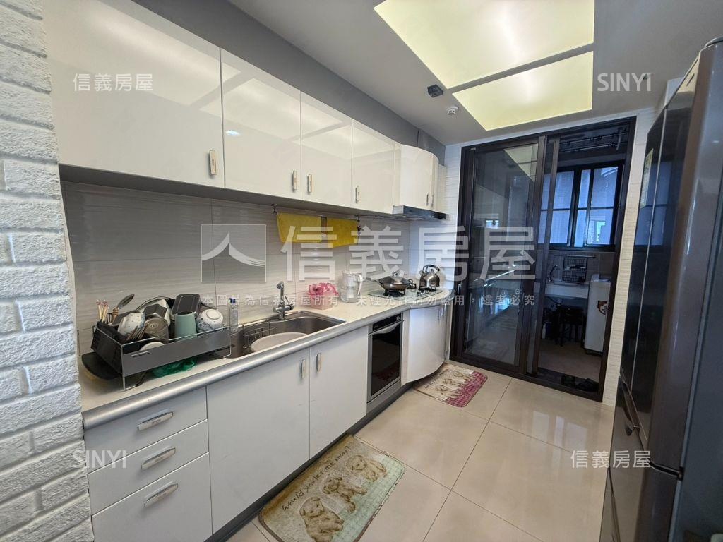 君臨天下美屋採光三房車位房屋室內格局與周邊環境