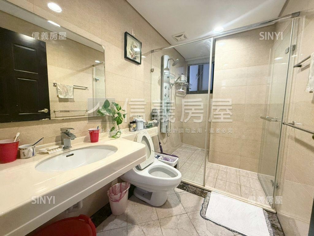 君臨天下美屋採光三房車位房屋室內格局與周邊環境