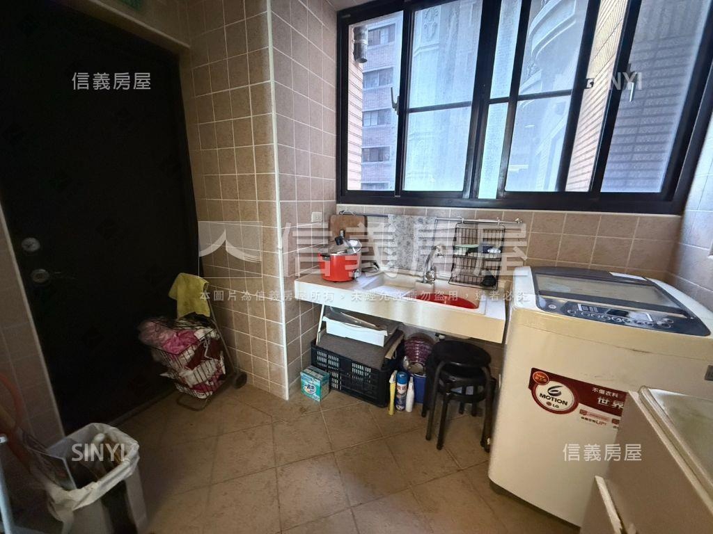 君臨天下美屋採光三房車位房屋室內格局與周邊環境